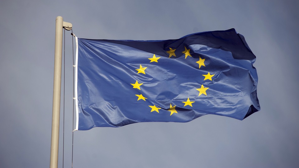 EU-flaggan vajar i vinden